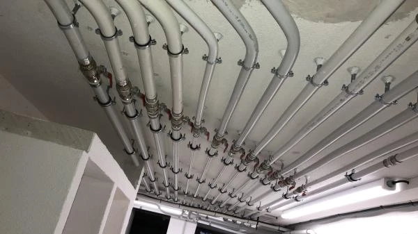 Atelier Bonn'eau -Plombier professionnel en intervention à Marigiane