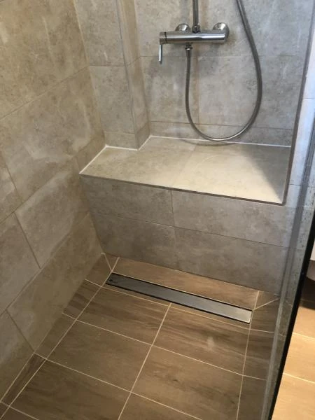 Atelier Bonn'eau -Salle de bain moderne rénovée à Marignane